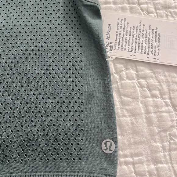 NWT Lululemon Breeze By Muscle Tank II in Dark Forest - Picture 3 of 8